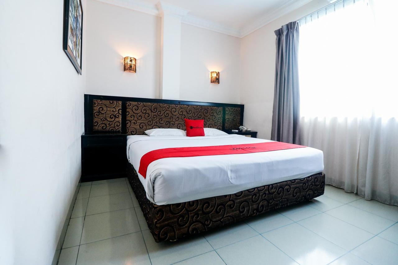 Reddoorz Plus @ Jalan Dr Sutomo Pekanbaru Exterior photo